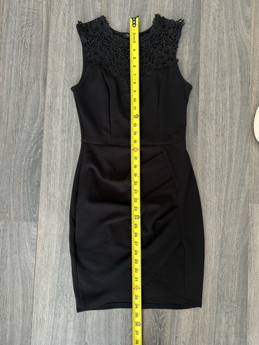 NWOT Women’s Bodycon Black Mini Dress With Lace Detail Plunge Neckline Sz Small - Picture 5 of 7